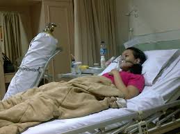 Soalnya kalau di pasang di tangan kanan, dan pasien bukan kidal, ia akan banyak menggunakan tangan. Pin Di Nawaa