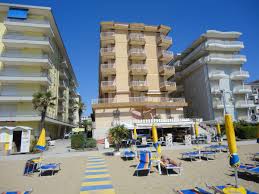 Proponiamo in vendita a jesolo lido, appartamento al primo piano con ampio terrazzo in zona centrale. Jesolo Lido Condominio Fronte Mare De Immobiliare Mazzini Jesolo Lido Ve