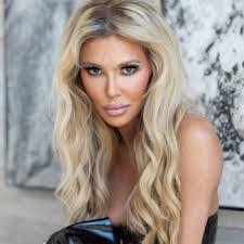 Ashley Sprowl's Instagram, Twitter & Facebook