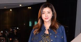 park han byul lays to rest the rumors surrounding her mystery man park han byul rumor korean fashion