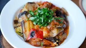 3 tane patlıcan 1 tane büyük boy soğan 2 tane çarliston biber 3 tane domates 3 diş. Patlican Musakka Tarifi Firinda Veya Tencerede Patlican Musakka Nasil Yapilir Yemek Tarifleri