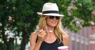 Comment porter un chapeau correctement en 2019 photo avec quoi. Le Panama La Tendance Des Stars A Adopter Marie Claire