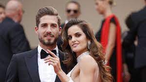 Esther sedlaczek spricht über ihren vater sven martinek bei moneytiming, aktuelle informationen über: Fussball Flirt Tv Reporterin Liebt Bundesliga Star Promiflash De