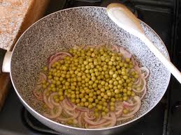 La differenza tra il totano e il calamaro non è immediatamente visibile agli occhi di una persona comune che non se ne intende. Insalata Di Totani E Piselli Unadonna