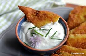 Cand gatim impreuna cu prietenii una din primele intrebari e: Savori Urbane Dovlecei Pane Cu Sos De Iaurt Cu Usturoi Facebook