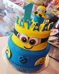 We have elvis minions, bride and groom minions and even a minion on a pogo stick. Minion First Birthday Cake Www Facebook Com Carinaedolce Www Carinaedolce Com Carinaedolce Minion Birthday Cake Minion Birthday First Birthday Cakes