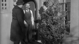 Bran nu se lasa batut si cu ajutorul lui stan incearca sa o ia pe iubita lui. Stan Si Bran Marinari 1929 Subtitrat Romana Film Dvdrip Online Latimp Eu Site Teatru Radiofonic Filme Romanesti