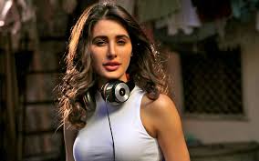 Presenting new punjabi song 2018 woofer, the first single from dr zeus much awaited album global injection; Nargis Fakhri