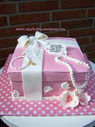 Hallo ihr lieben, um eine motivtorte zu gestalten, benutze ich immer fondant (einschlagmasse). Geschenkbox Kuchen Cakes For Fun