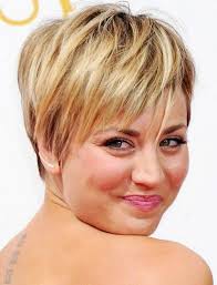 These hairstyles for fat faces help trim down and balance out your face structure and give you the round, oval, and square face shape can be ideal and apt to fit in here. Short Hairstyle For Chubby Round Face 2015 Folade
