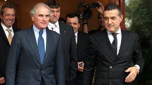 George becali este o figură arhicunoscută în spaţiul public românesc, dar și o celebritate datorită carismei, gesturilor, vorbelor și faptelor sale. Introducing Steaua S Owner Gigi Becali
