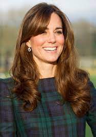 Winter 2014 Is All About Unique And Bespoke Hairstyles That Experiment With Length Colouring And Dram Long Brunette Winter Hairstyles Natural Hair Styles Easy