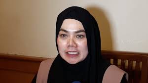 Sarita abdul mukti hidup tak lagi bergantung dari faisal harris. Serang Jennifer Dunn Sarita Abdul Mukti Bongkar Aset Kekayaan Faisal Haris