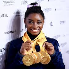 Im august 2014 teilte sie auf dem kurznachrichtendienst twitter mit, dass sie sich für ein studium an der university of california, los angeles entschieden habe. The Unstoppable Simone Biles Shows Again Her Only Competition Is Herself Simone Biles The Guardian