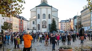 Welcome to the traunstein google satellite map! Corona Demo In Traunstein Mit 300 Teilnehmern Region Chiemgau