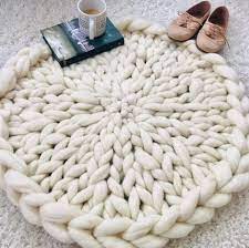 These Are The Easiest Tutorials For That Chunky Knit Blanket Everyone Loves Chunky Knit Blanket Diy Knitted Blankets Chunky Knit Blanket