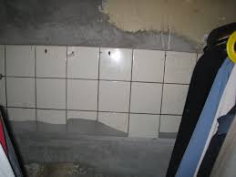 Fliesen und estrich entfernen, kann man das selbst machen? Platten Fliesenkleber Polludoc Ch