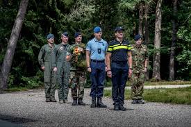See more of sta op voor vrijheid on facebook. Militairen En Politieagent Lopen Voor Bewustwording Van Belang Van Vrijheid Nieuwsbericht Defensie Nl