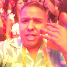 Gracias a Jennifer que me llamo a última hora y me dijo quieres ir pal  concer de @badbunnypr y yo dije queeee.... no se diga mas 🏃🕺🎵🤣 gracias  por la invitación en verdad se paso cabro...🤣🔥🔥