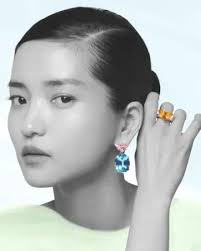 Rivoluzione in Giorgio Armani, esce John Hooks