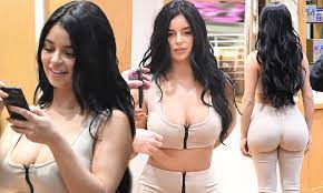 Demi Rose ups the glamour for salon visit in London | Daily Mail Online
