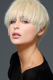 Decouvrez Toutes Les Tendances Coiffure 2018 Aufeminin Cheveux Cheveuxcourts Blonde Bob Coiffures 2018 Coiffures Blondes Courtes Tendances Coiffures