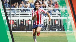He is known for his abilities to react quickly and his skills playing both in a defensive and an attacking role. Sebastian Perez Bouquet El Messi Que America Quiso Quitarle A Chivas Futbol Total