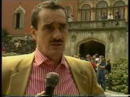 Karel schwarzenberg was born in 1937 in prague, but in 1948 his family had to leave the republic. Karel Schwarzenberg Knize Rok 1990 Youtube