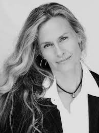 Leslie Neale's Instagram, Twitter & Facebook