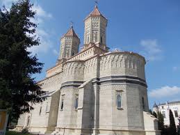 Mănăstirea sfinţii trei ierarhi intre 13 iunie 1641 (anul aducerii in tara) si 26 decembrie 1888, manastirea sfintii trei ierarhi este gazda moastelor sfintei cuvioase parascheva. MÄnÄstirea SfinÈii Trei Ierarhi Din IaÈi Wikipedia