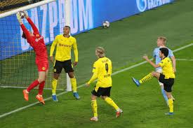 Jude bellingham (borussia dortmund) right footed shot from the centre of the box to the top right corner. 7ccl3uu0cqkpym
