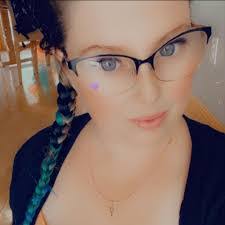 Lisa Kimm's Instagram, Twitter & Facebook