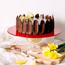 Riviera Cake Is Pierre Herme S Masterpiece And The Cake That Manages To Combine Chocolate And Lemon Perfectly Cake Raspberry Lemonade Cake Tiny Cakes