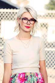 Striking Blonde W Glasses Short Red Hair Short Platinum Blonde Hair Blonde With Glasses