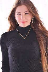 Kari Hammer's Instagram, Twitter & Facebook