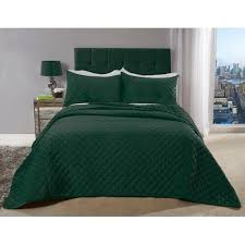 Photo about emerald green bedding on bed with pillows against white wall with copy space in bedroom interior. Tagesdecken Set Alyn Mit Passenden Sofakissen Ophelia Co Farbe Smaragdgrun Gray Master Bedroom Green Master Bedroom Green Bedding