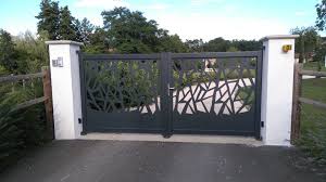 Portail Alu Battant Modele Echire Decoupe Laser Avec Option Poignee Inox Portail Aluminium Portail Alu Portail Aluminium Battant