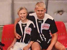 Did you see the outfit haaland was pictured wearing on vacation?? Erling Haaland Beim Bvb Das Erwartet Vater Alfie Haaland Von Seinem Junior