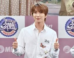 Pin De Queenie Yow En Leeteuk En 2020 Cantantes