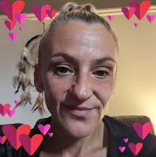 Does she seem normal ? I was told she's at least a year old. I've had her  for a little over a week I think ? She eats like 6 mealworms a