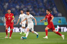 Defender taking the goal kick? Dbxwom9bnqxxcm