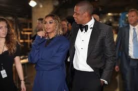 There are several rules that will help you achieve such a look. Beyonce S Short Hairstyle At The 2014 Grammys Say Hello To The Beyonce Bob Celebrity Hair Livingly