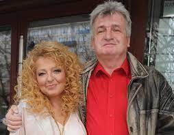 Piotr ikonowicz szuka pomocy u o. Brat Magdy Gessler W Rozpaczliwej Prosbie Do Internautow Szukam Pracy Z Dobra Placa Zycie