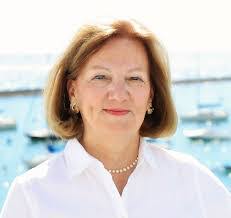 Sally Sexton's Instagram, Twitter & Facebook