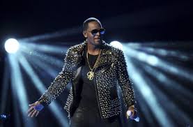 Kelly documentary brings more accusers and family history into the mix. Missbrauchsprozess Gegen R Kelly R Kelly Muss Am Freitag Vor Gericht Erscheinen Panorama Stuttgarter Zeitung