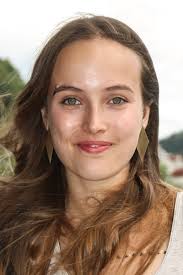 Toto je příběh renesance jejich lásky v překrásné krajině jižní moravy. Tereza Ramba Movies Age Biography