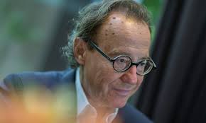 Mark Lilla: "A esquerda gosta de resistir, não de governar, porque tem uma  visão teatral da política"