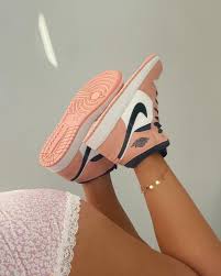 The Sole Womens On Instagram Who Else Was Lucky Enough To Cop The Pink Quartz Jordan 1 Tag In 2020 Nike Schuhe Damen Jordans Schuhe Damen Nike Schuhe Outfits