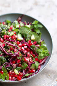 Salat Mit Granatapfel Und Ingwer Sesam Dressing Salat Mit Quinoa Salat Rezepte Granatapfel