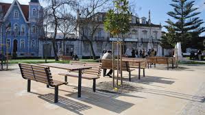 Cova da piedade foi uma freguesia portuguesa do concelho de almada, com 1,42 km² de área e 19 904 habitantes (2011). Almada Jardim Da Cova Da Piedade Foi Reaberto